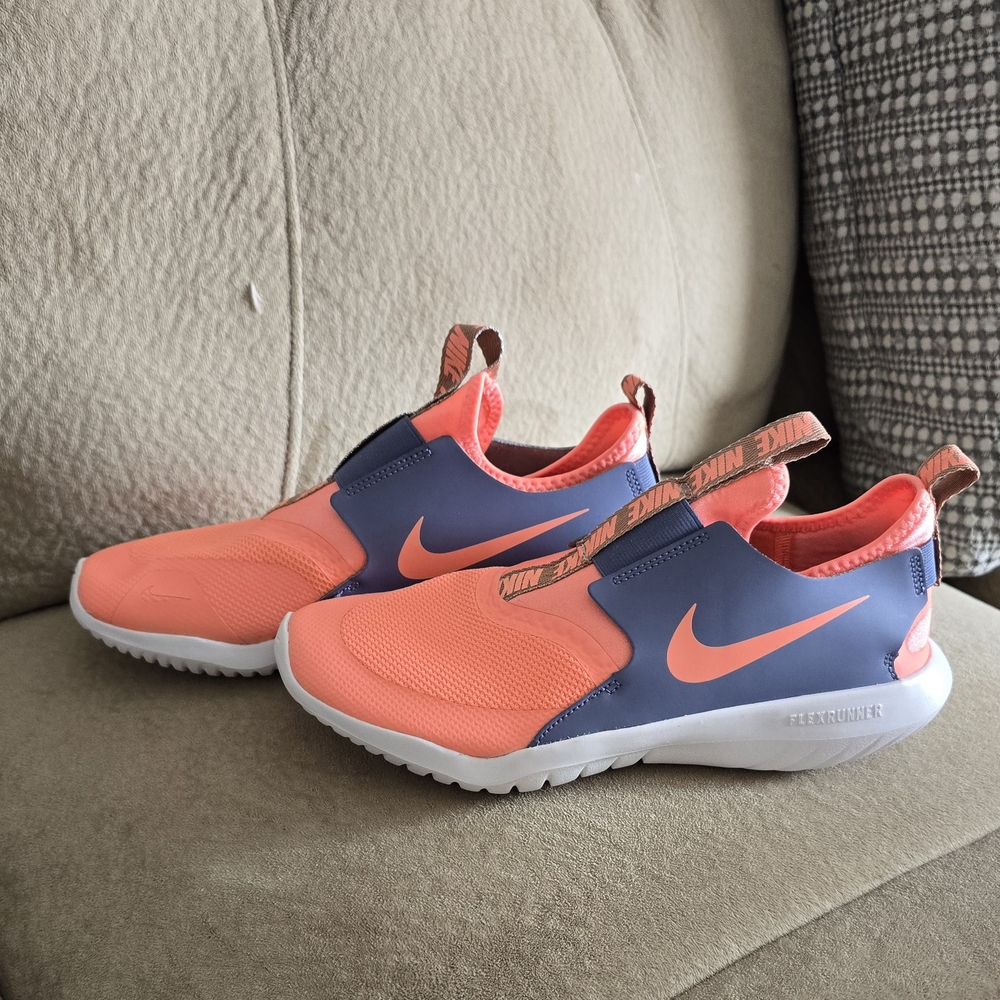 Nike Flex Runner 6Y / 7.5 Woman